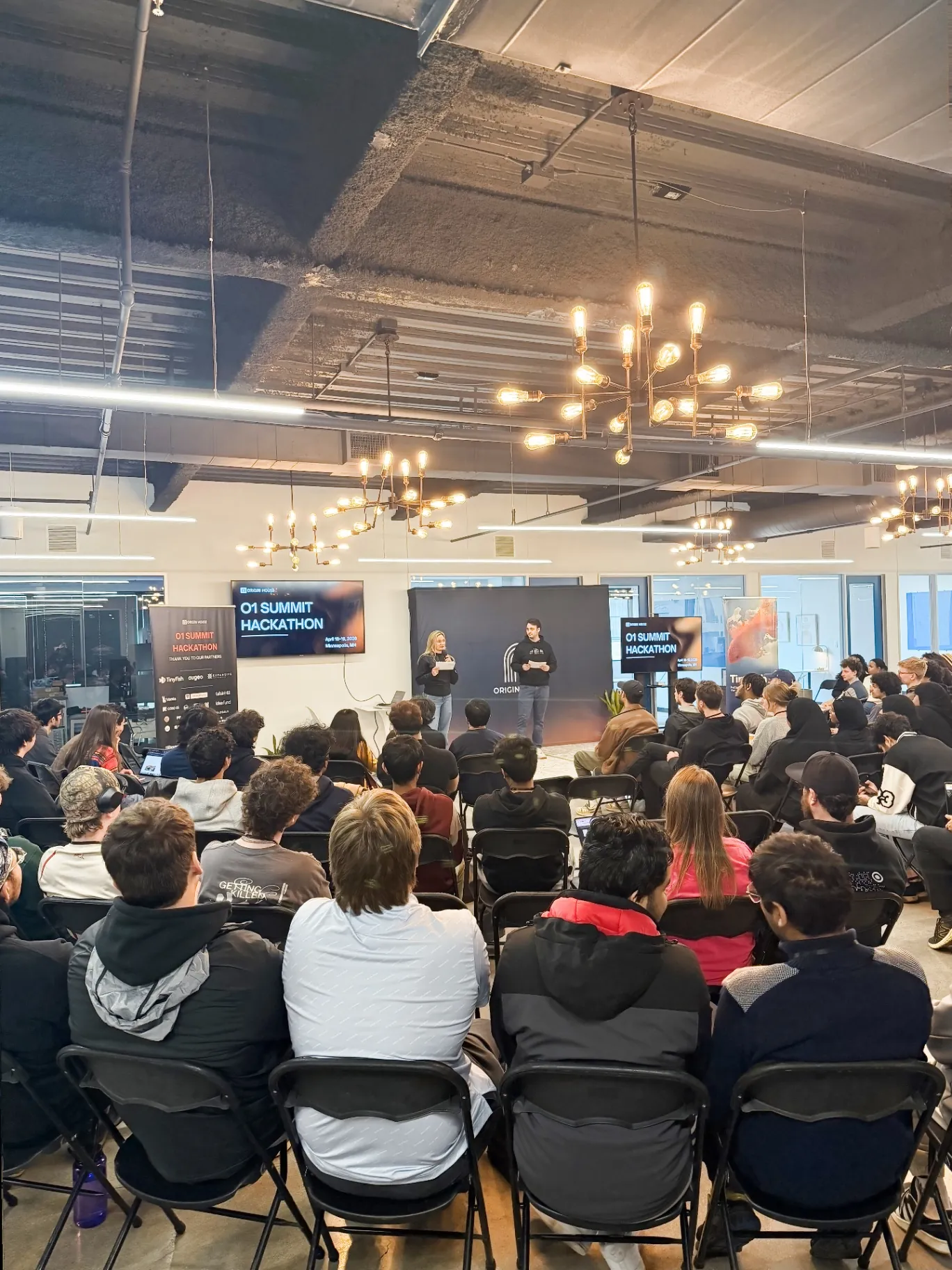 Packed audience at the O1 Summit opening keynote